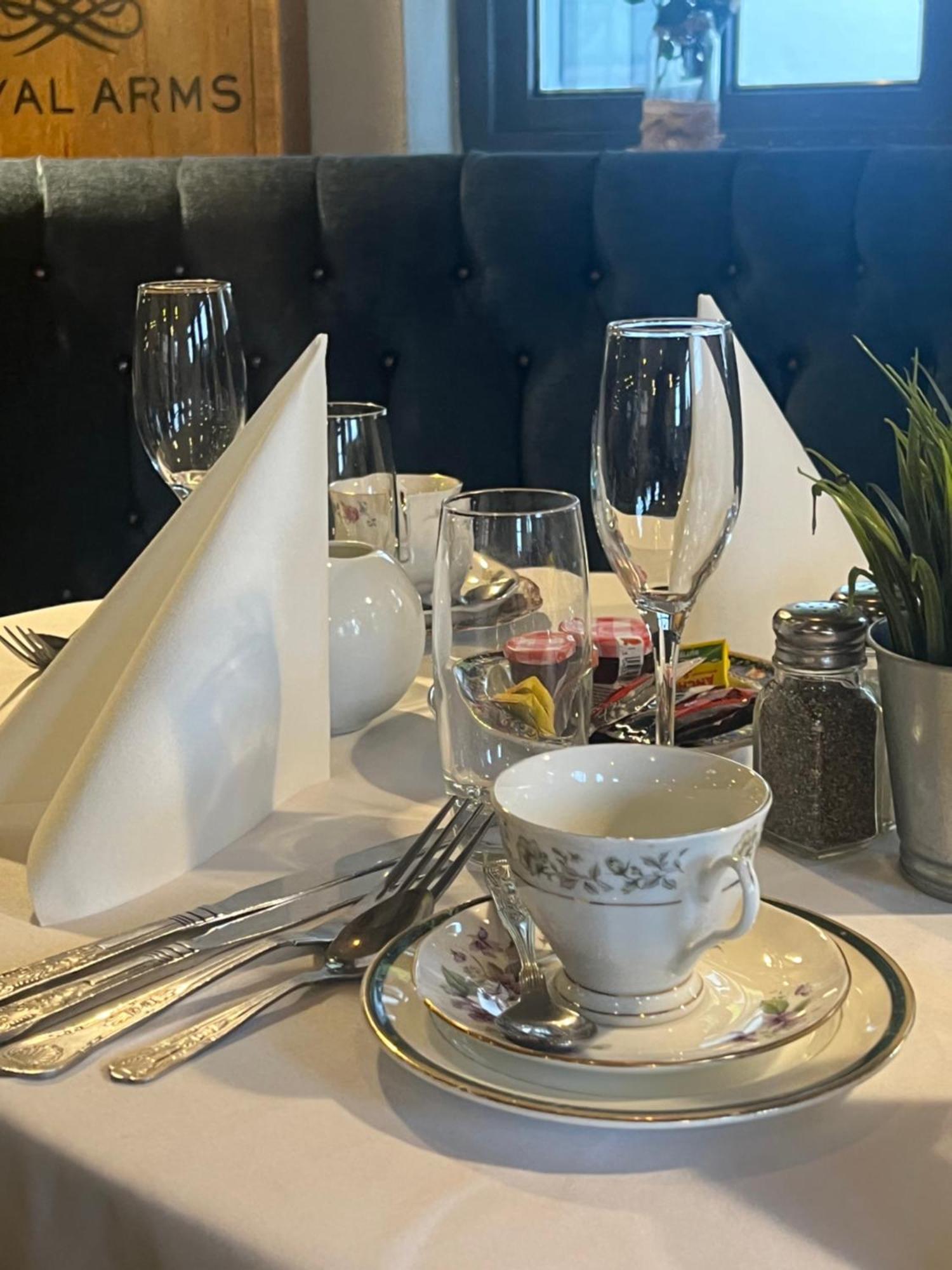 The Royal Arms Hotel Sutton Cheney Extérieur photo